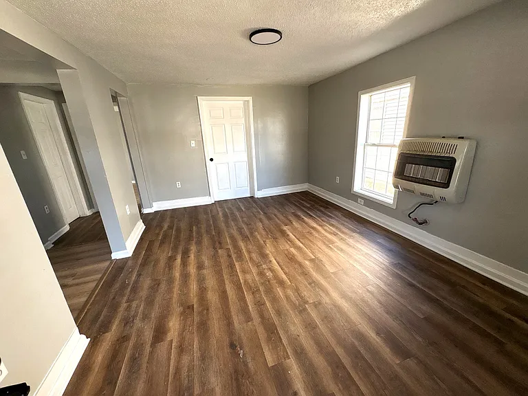 329 N College St — Photo 5