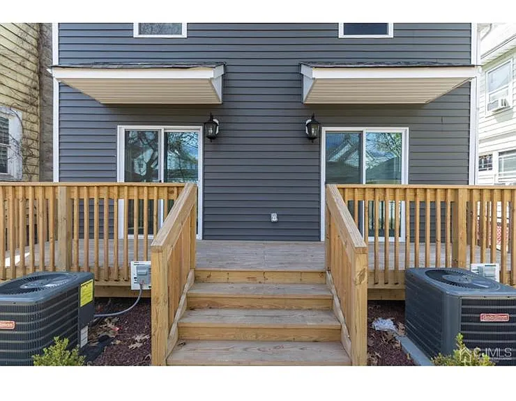 75 Plum St #2 — Photo 17