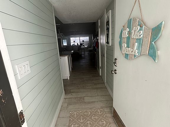 2nd image of 224 Queens Ct