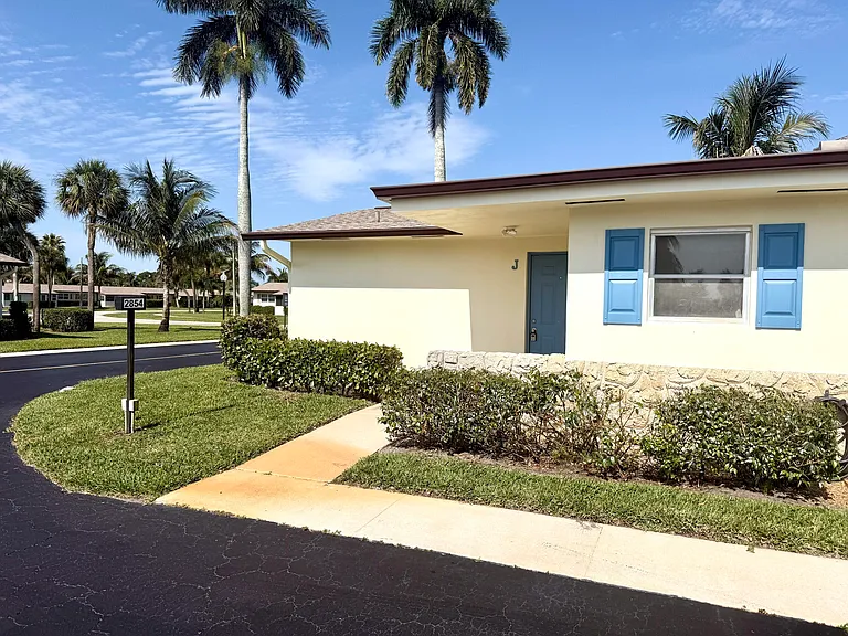 2854 Crosley Dr E #J — Photo 1