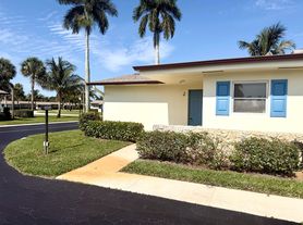 2854 Crosley Dr E, West Palm Beach, FL