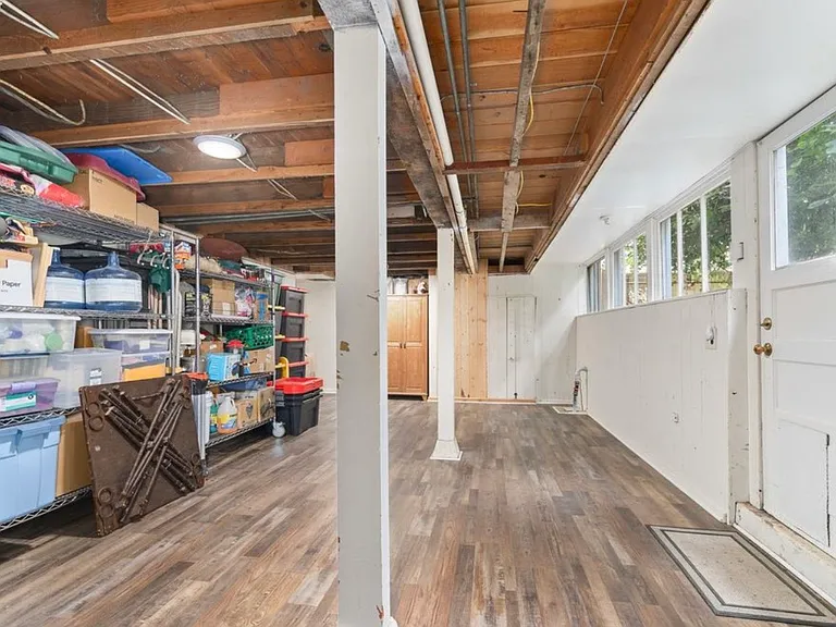 369 W D St — Photo 18