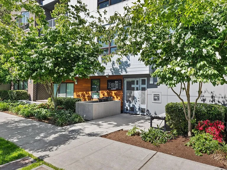 Denny 18 Apartments — Photo 2