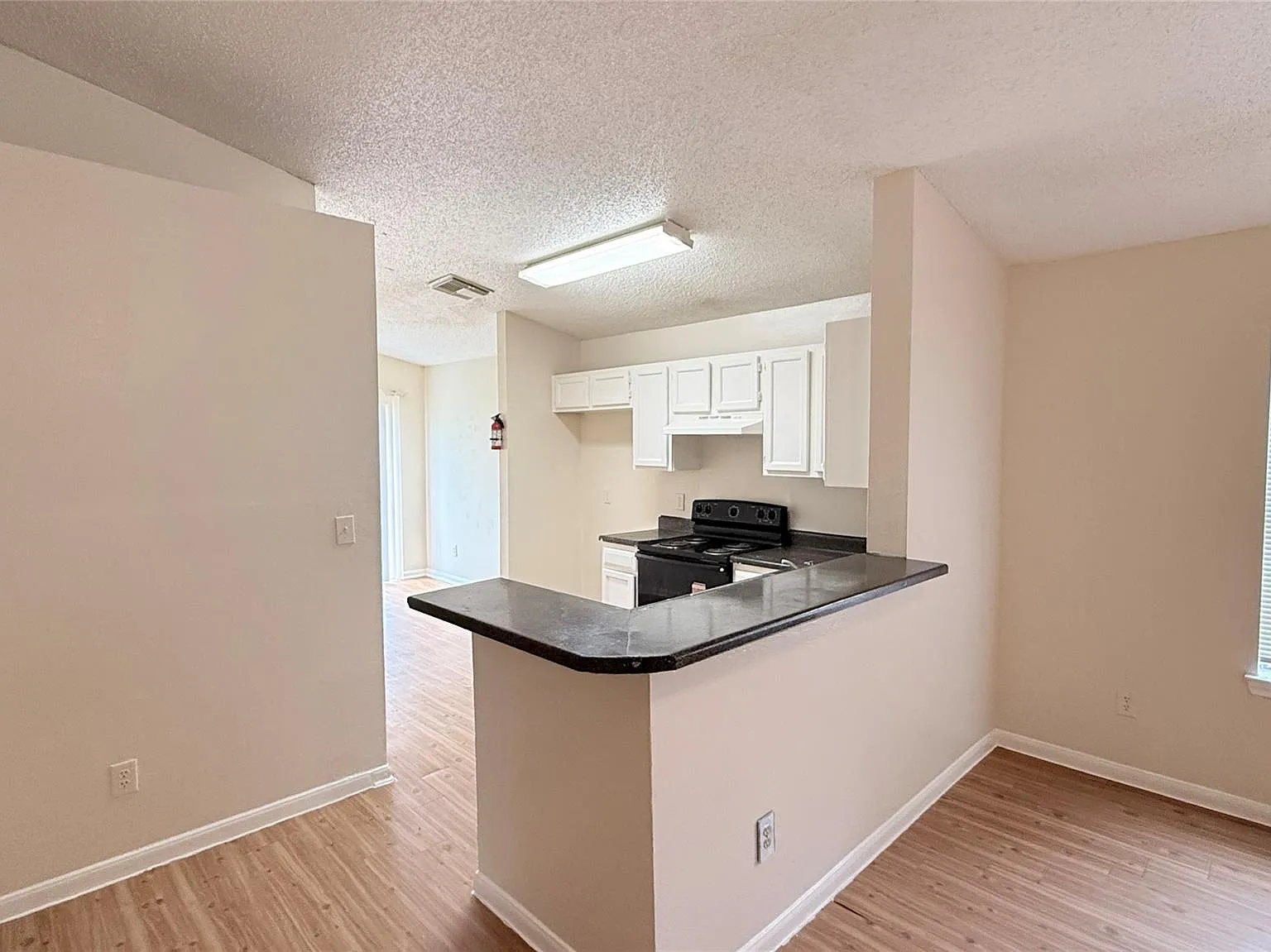 4 bed, 2.0 bath, 1311 sqft, $1,700 — Photo 4