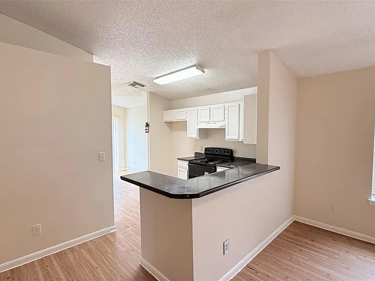 15821 Ridgecroft Rd — Photo 4