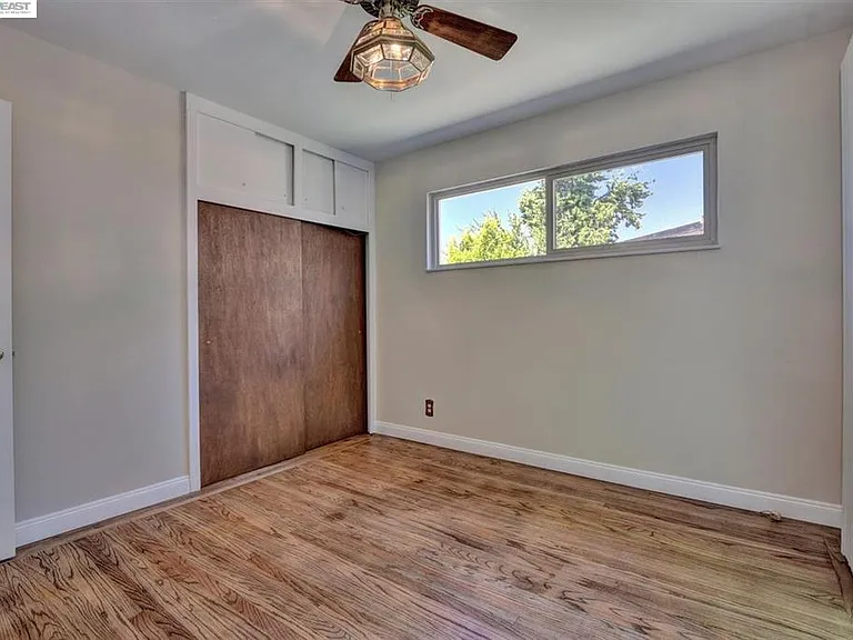 33128 Hemlock Dr — Photo 10