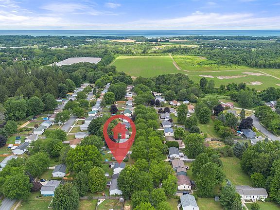 5th image of 124 Woodcock Dr