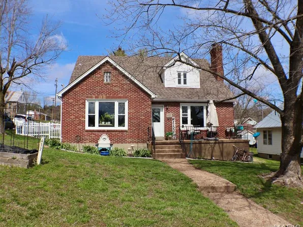 437 W 8th St, Hermann, MO 65041