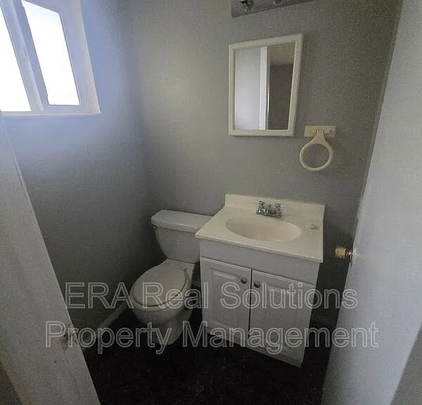 2236 Brentnell Ave — Photo 13