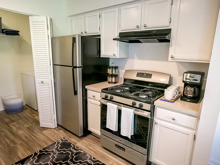 The Residence at Christopher Wren Apartments — Photo 29