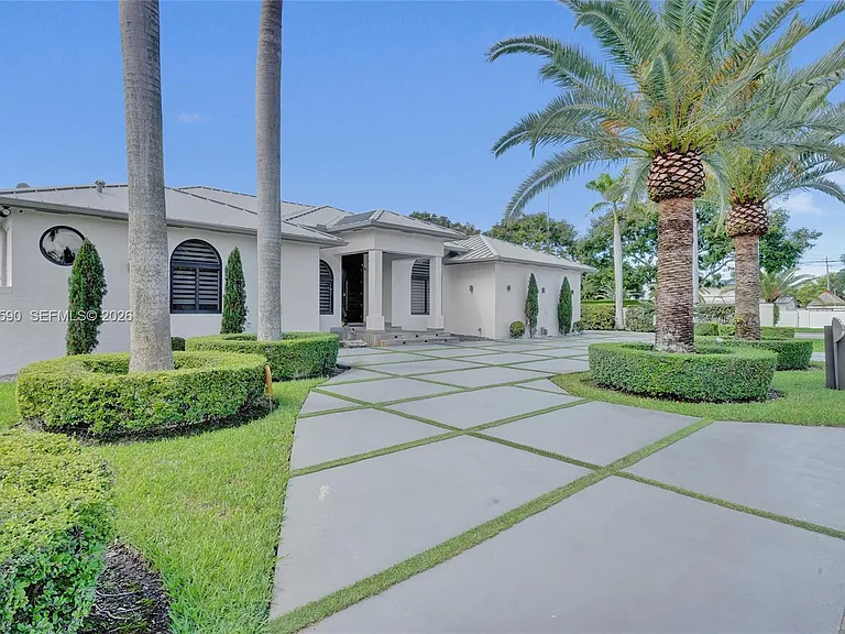 2600 SW 128th Ct — Photo 2