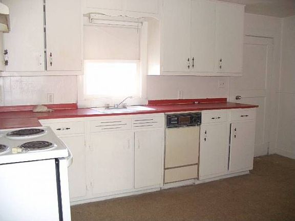 Right Vacant Kitchen