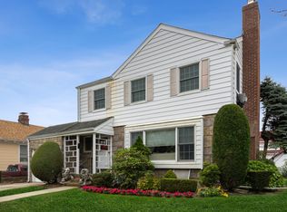 366 W Walnut St, Long Beach, NY 11561