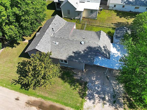 3rd image of 402 N Millwood St