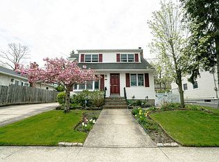 25430 39th Ave, Flushing, NY 11363