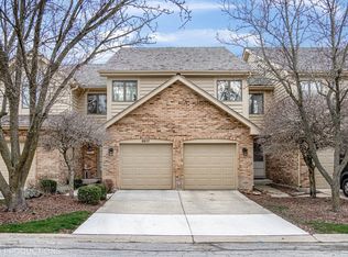 8517 Thistlewood Ct, Darien, IL 60561