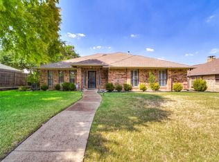 802 Meadowglen Cir, Coppell, TX 75019