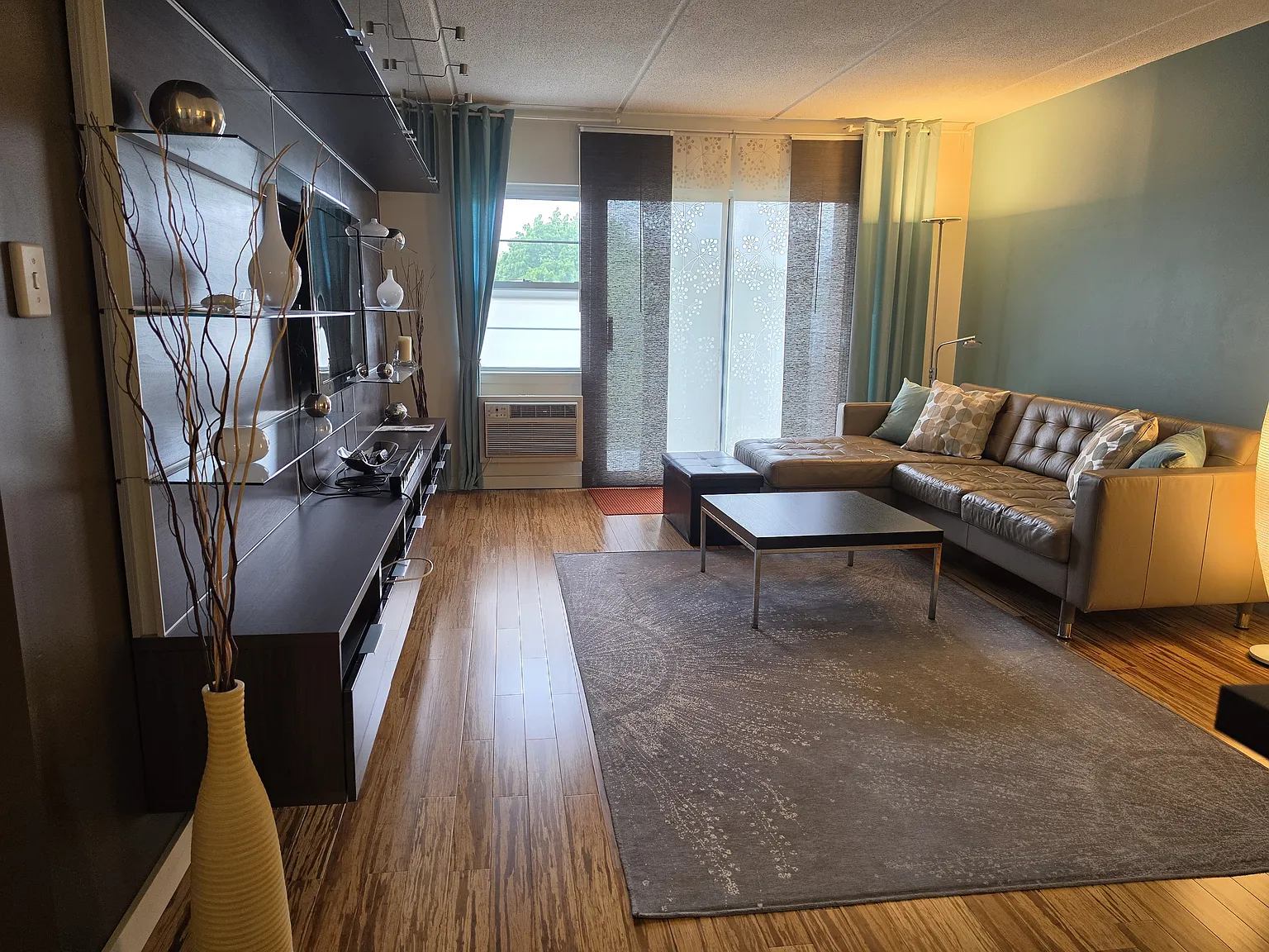 1 bed, 678 sqft, $2,100 — Photo 4