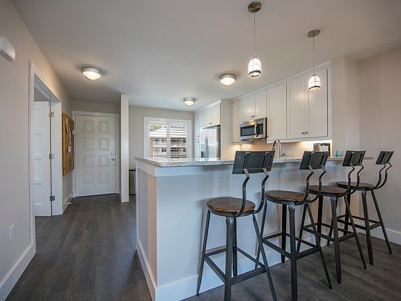 3rd image of 3061 Sandpiper Bay Cir APT J206