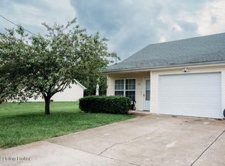 121 Clover Ct, Radcliff, KY 40160