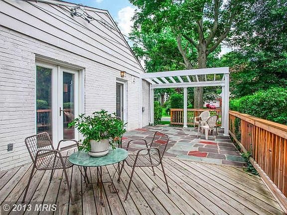 5th image of 9612 Glencrest Ln