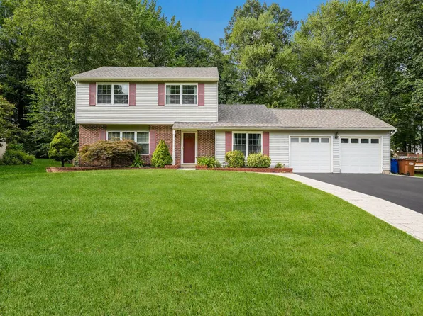 210 Emerald Dr, Yardley, PA 19067