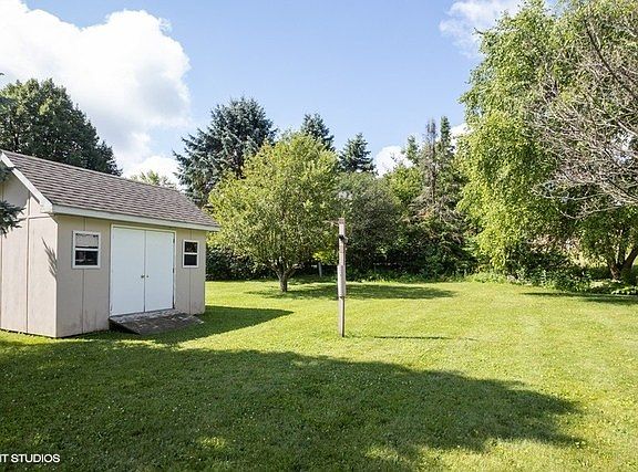 3rd image of 865 Oak St
