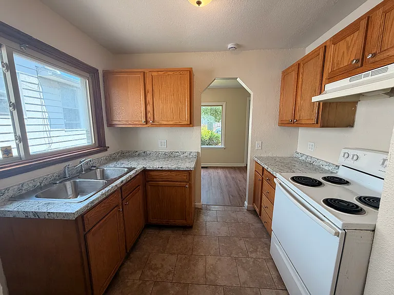 3915 Hoiles Ave — Photo 7