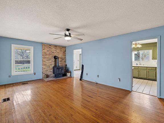 5th image of 12061 River Rd