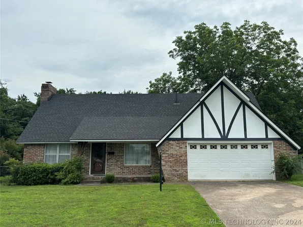 1912 E 10th St, Okmulgee, OK 74447