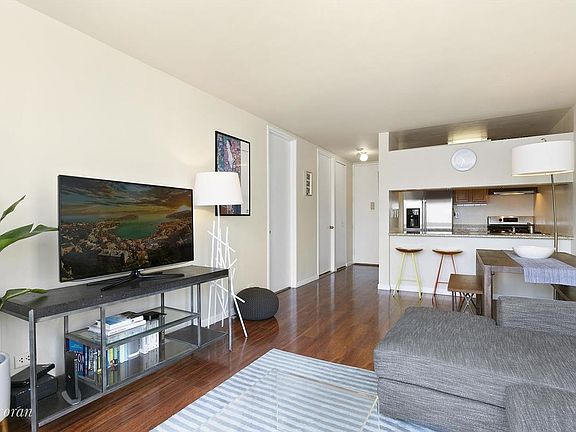 3rd image of 350 W 50th St APT 20C