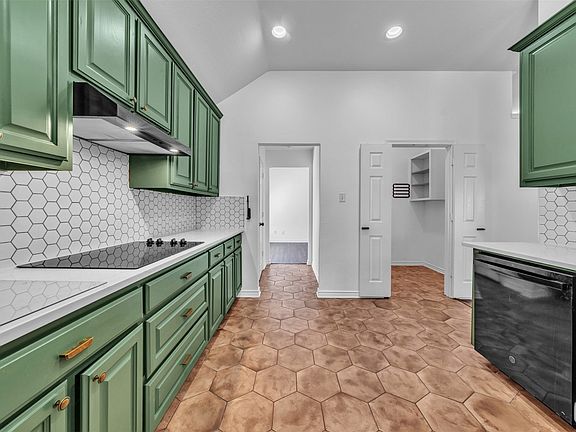 2nd image of 4533 Summerbrook Cir