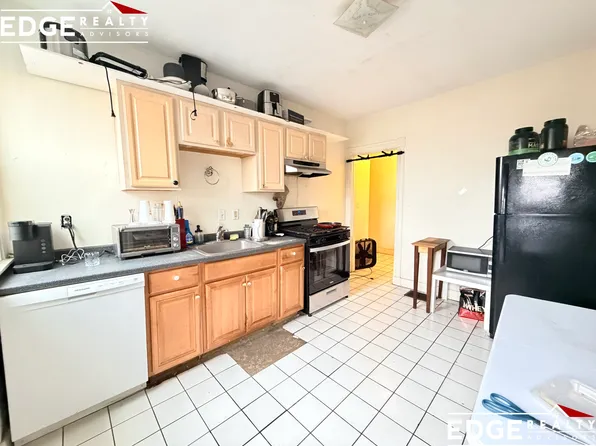 28 Wadsworth St, Allston, MA 02134