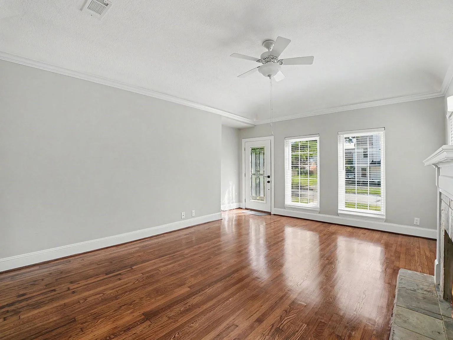 3 bed, 2.0 bath, 1531 sqft, $2,000 — Photo 4