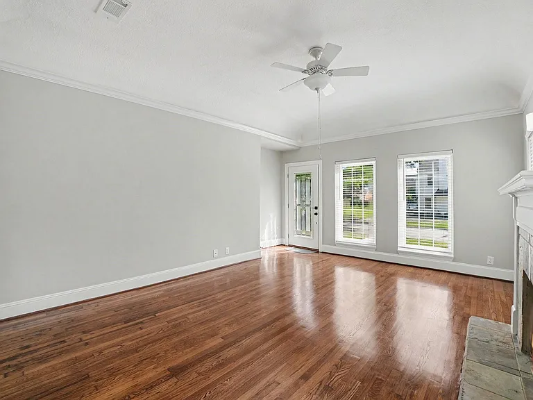 2805 Rosewood St — Photo 4