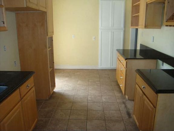 4th image of 4344 Bellflower Blvd