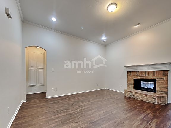 4th image of 1220 Pleasant Oaks Dr