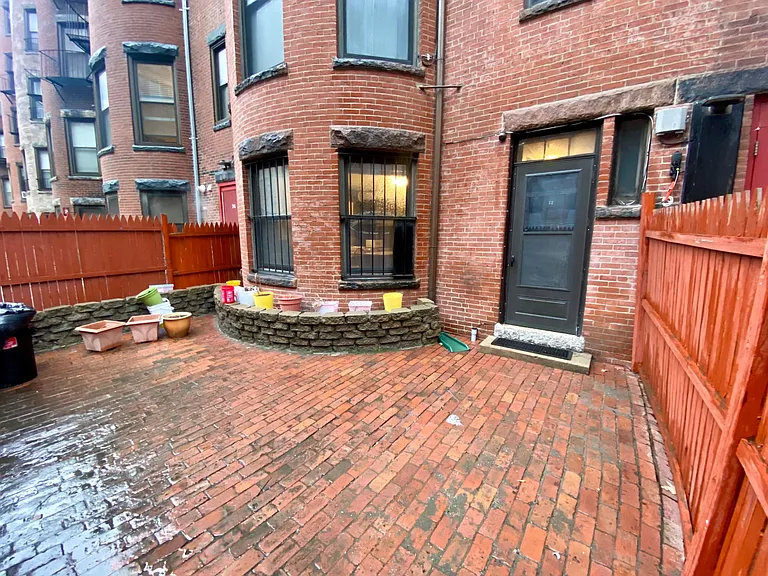 72 Bay State Rd — Photo 20