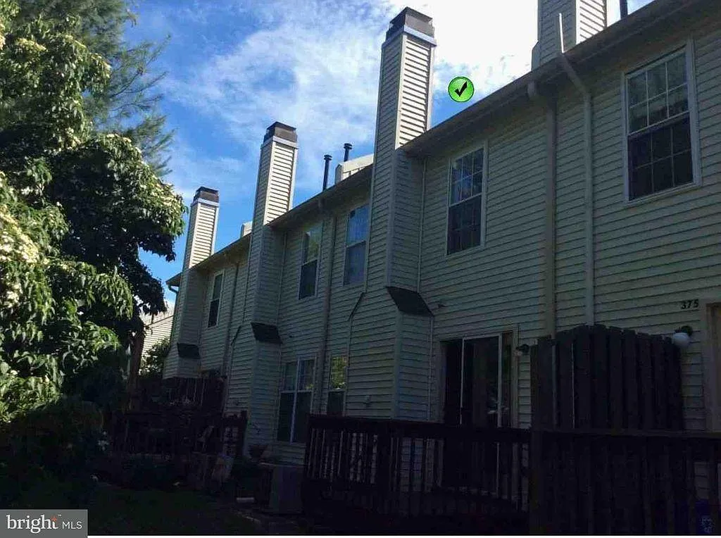 374 Hartford Sq — Photo 4