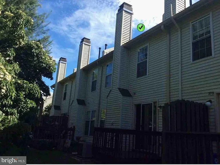 374 Hartford Sq — Photo 4