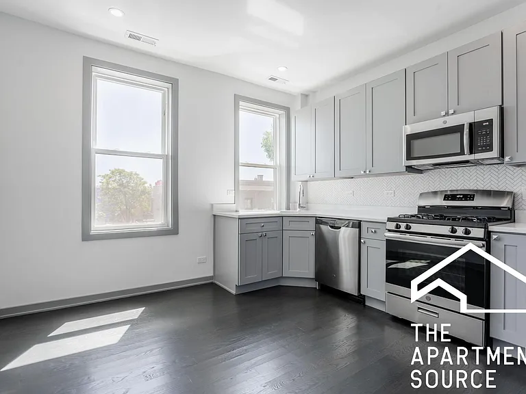 2806 N Mozart St #1R — Photo 3