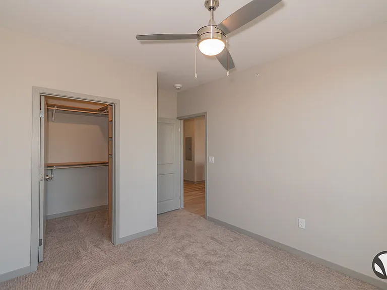 Chateau at Yankee Hill Apartments — Photo 41