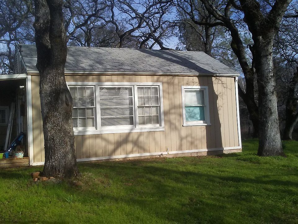 Front of house facing Oro Bangor