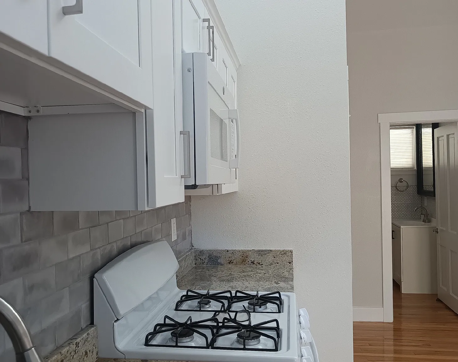 2 bed, 700 sqft, $1,100 — Photo 2