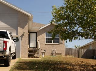 403 W Chestnut Rd, Nixa, MO 65714