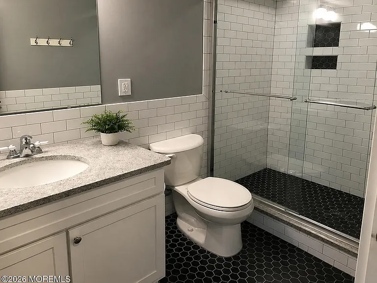 320 New York Ave #1 — Photo 6