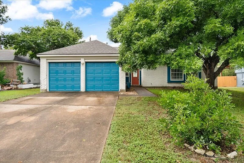 3 bed, 2.0 bath, 1633 sqft, $2,450 — Photo 2
