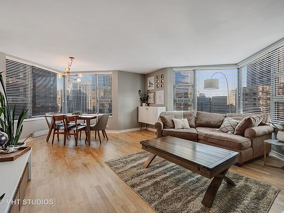 5th image of 401 E Ontario St APT 2401
