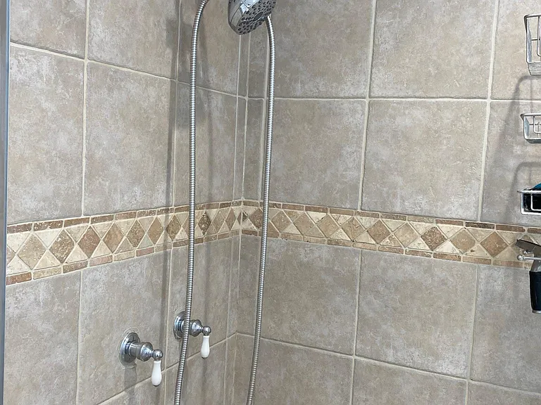 6811 Oxford Dr — Photo 15