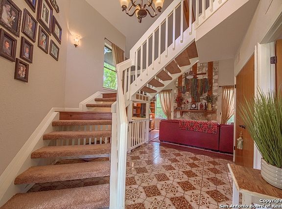 4th image of 8426 Deerview Ln